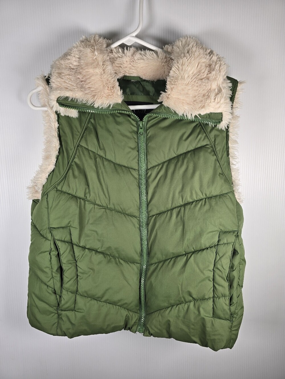 Big Chill Women's Green Quilted Puffer Vest  Cream Faux Fur Trim Size L
